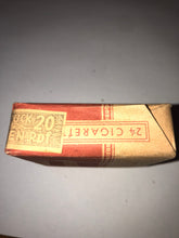 Laden Sie das Bild in den Galerie-Viewer, Virginia Getsburn Zigaretten aus dem WK2