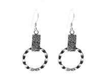 Laden Sie das Bild in den Galerie-Viewer, Die Berrin Ohrringserie aus Sterlingsilber