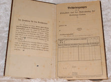 Laden Sie das Bild in den Galerie-Viewer, Bescheinigungsbuch Invaliditäts- und Altersversicherung erster Eintrag von 1894 in Lage