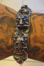 Laden Sie das Bild in den Galerie-Viewer, Das Mega-Skull-Armband aus Edelstahl