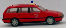 Laden Sie das Bild in den Galerie-Viewer, Herpa 042321 VW Passat CL Variant Feuerwehr Augsburg
