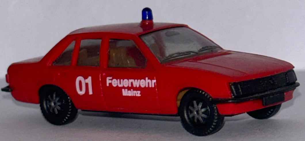 Herpa Opel Rekord Berlina 2,0 E Feuerwehr Mainz 01