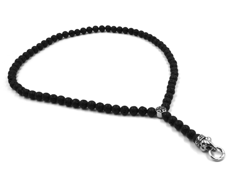 Eine Lavasteinkette mit Edelstahlbeads