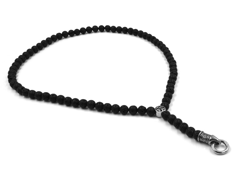 Eine Lavasteinkette mit Edelstahlbeads
