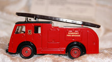 Laden Sie das Bild in den Galerie-Viewer, Limitierte Auflage Löschfahrzeug Somerset Fire Brigade
