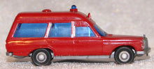 Laden Sie das Bild in den Galerie-Viewer, Mercedes-Benz 200/8 Binz Feuerwehr rot Wiking
