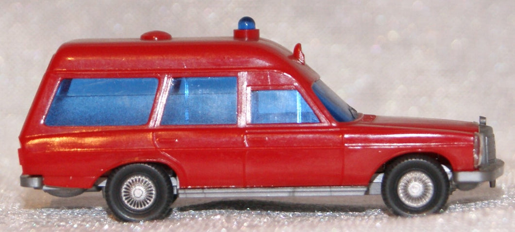 Mercedes-Benz 200/8 Binz Feuerwehr rot Wiking