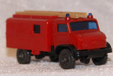 Laden Sie das Bild in den Galerie-Viewer, Mercedes-Benz Unimog U 404 S Allrad-Löschfahrzeug Wiking
